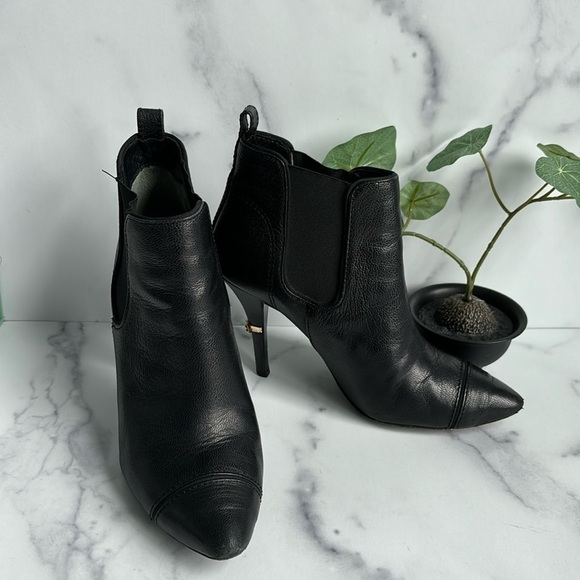 Tory Burch Shoes - Tory Burch Bernice Black Leather Pointed Toe Ankle Boots Size 7.5M